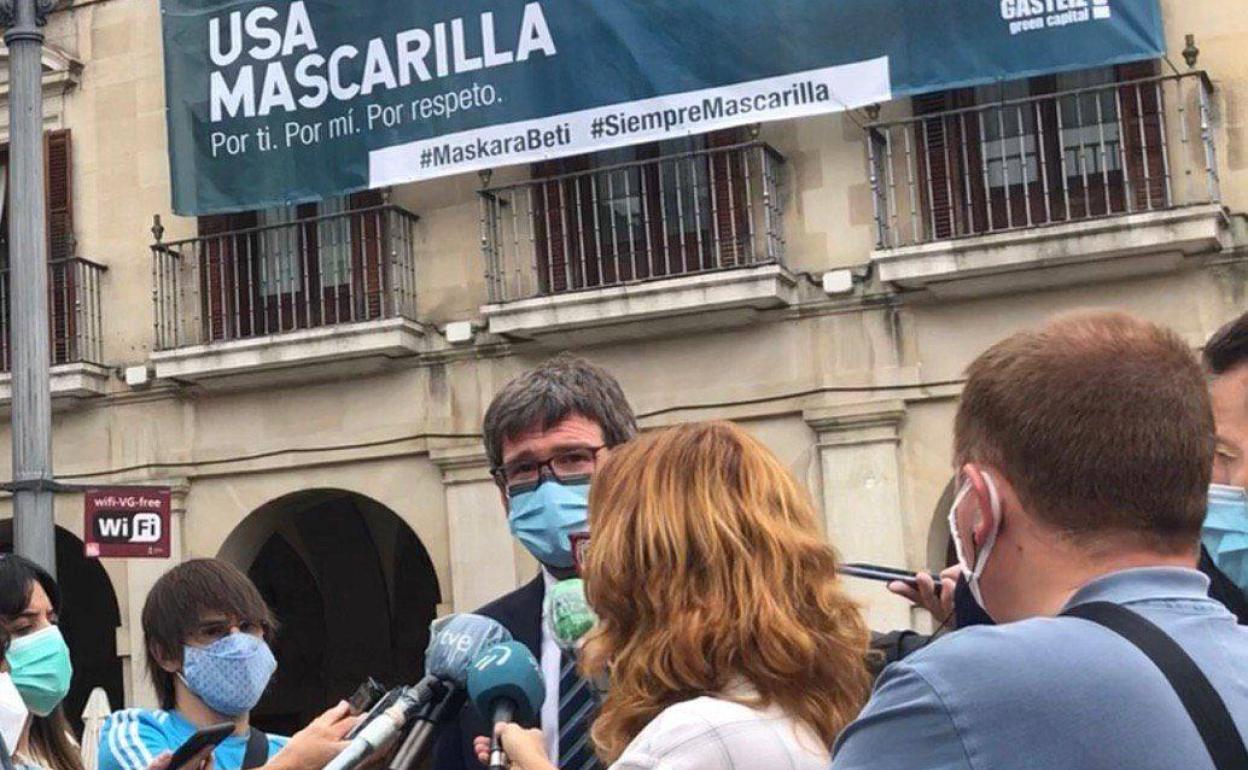 Gorka Urtaran, frente al Ayuntamiento de Vitoria.