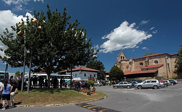 La iglesia de Andramari merece una visita durante el paseo por el Cinturón de Hierro.