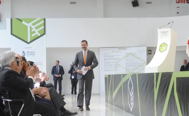 El Rey de España, Felipe VI durante el XI Congreso de la Nacional de la Abogacia , en el recien inaugurado Palacio Europa de Vitoria. 