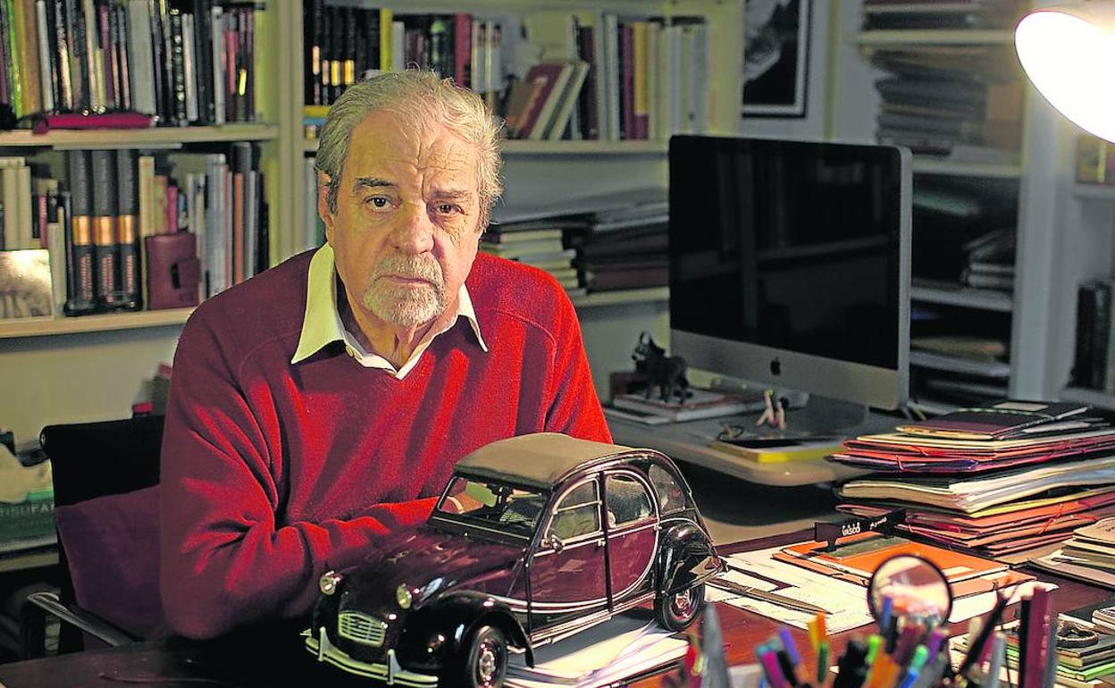 Juan Marsé, fotografiado en su cuarto de trabajo, en su casa de Barcelona.