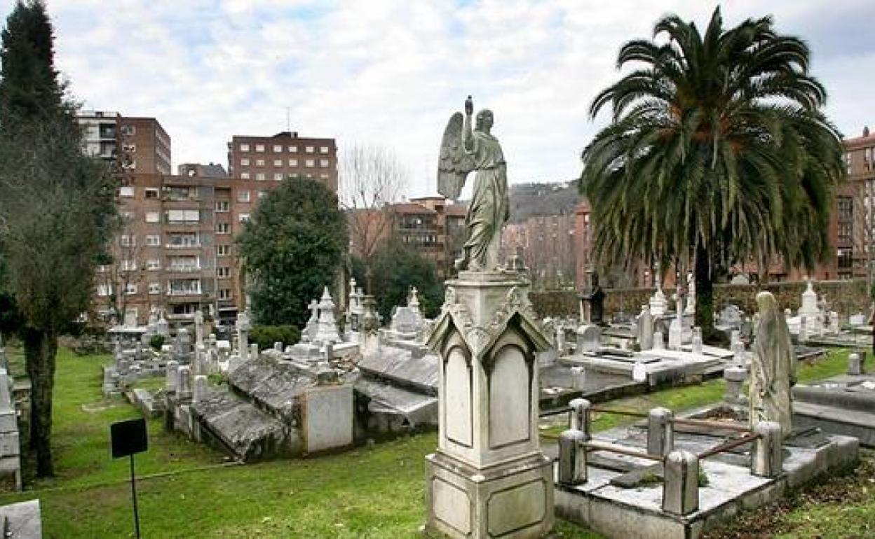 El camposanto, de 6.000 metros cuadrados, ha quedado encajonado entre viviendas muy cerca de la basílica de Begoña.