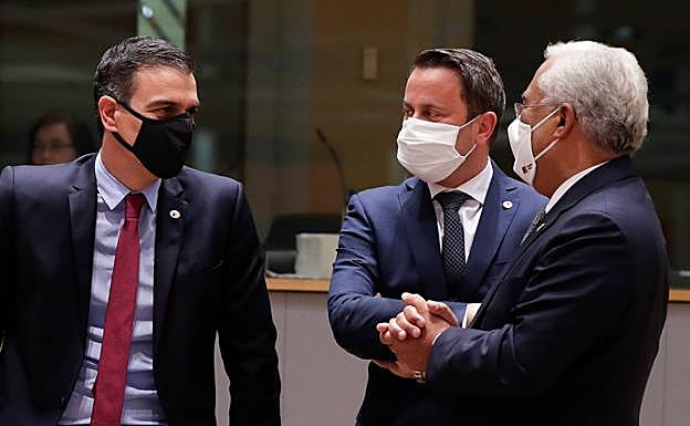 Sánchez: «Es un gran acuerdo para España. Logramos 140.000 millones, 72.700 en transferencias»