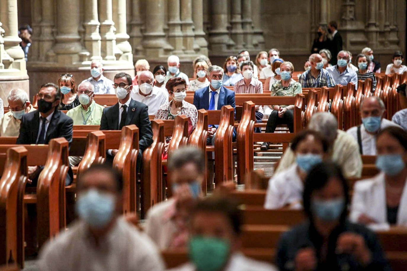 Fotos: La misa en memoria de las víctimas de la pandemia en Álava, en imágenes