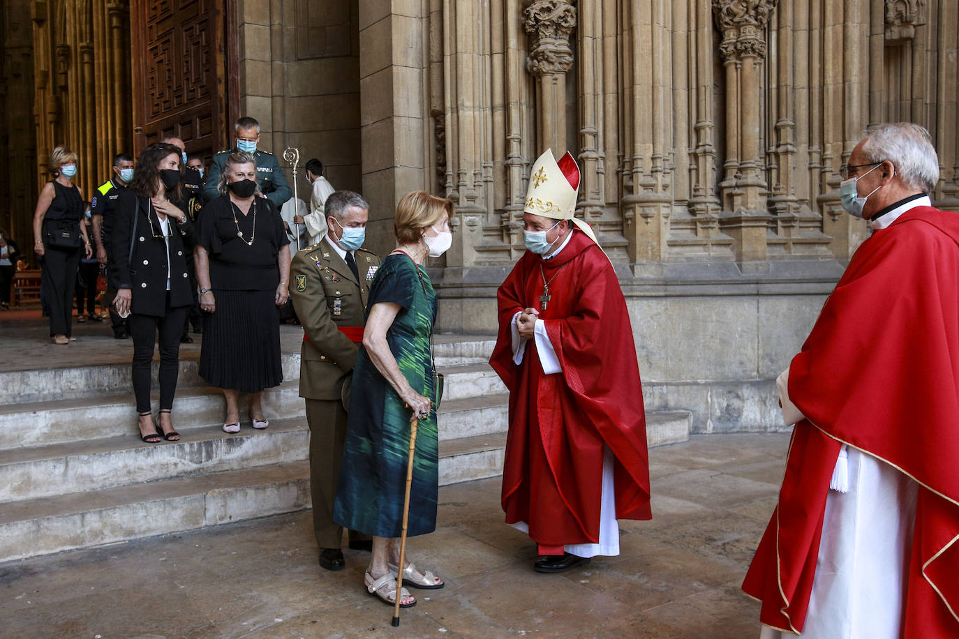 Fotos: La misa en memoria de las víctimas de la pandemia en Álava, en imágenes