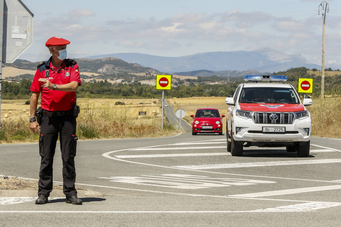 Fotos: Los embaleses alaveses se llenan de bañistas