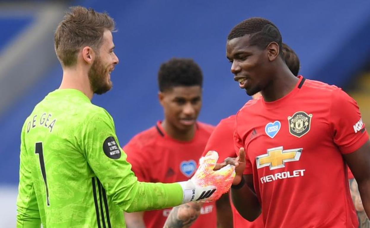 David De Gea y Paul Pogba celebran la clasificación del Manchester United para la Champions. 