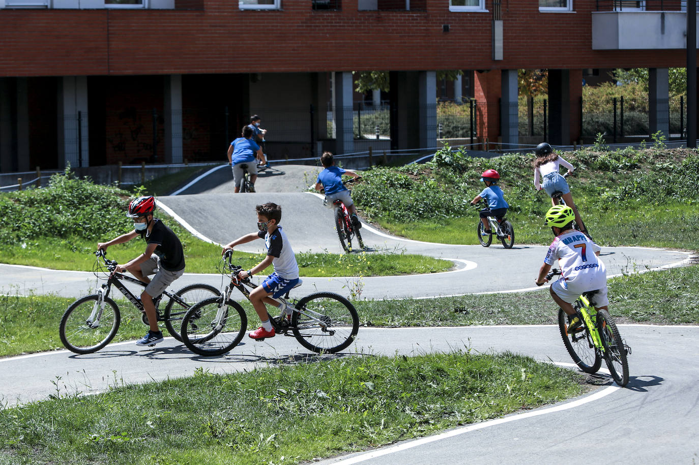 El nuevo circuito de BMX situado en la parcela interior de las calles Zarautz, Getaria y Baiona. 