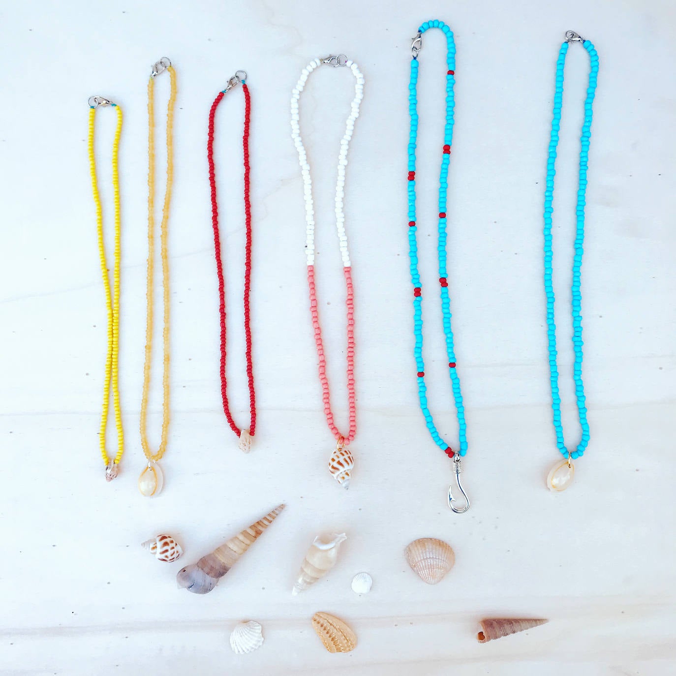 Fotos: La familia de Getxo que pasó de hacer collares y pulseras en la cuarentena a fundar su firma de bisutería