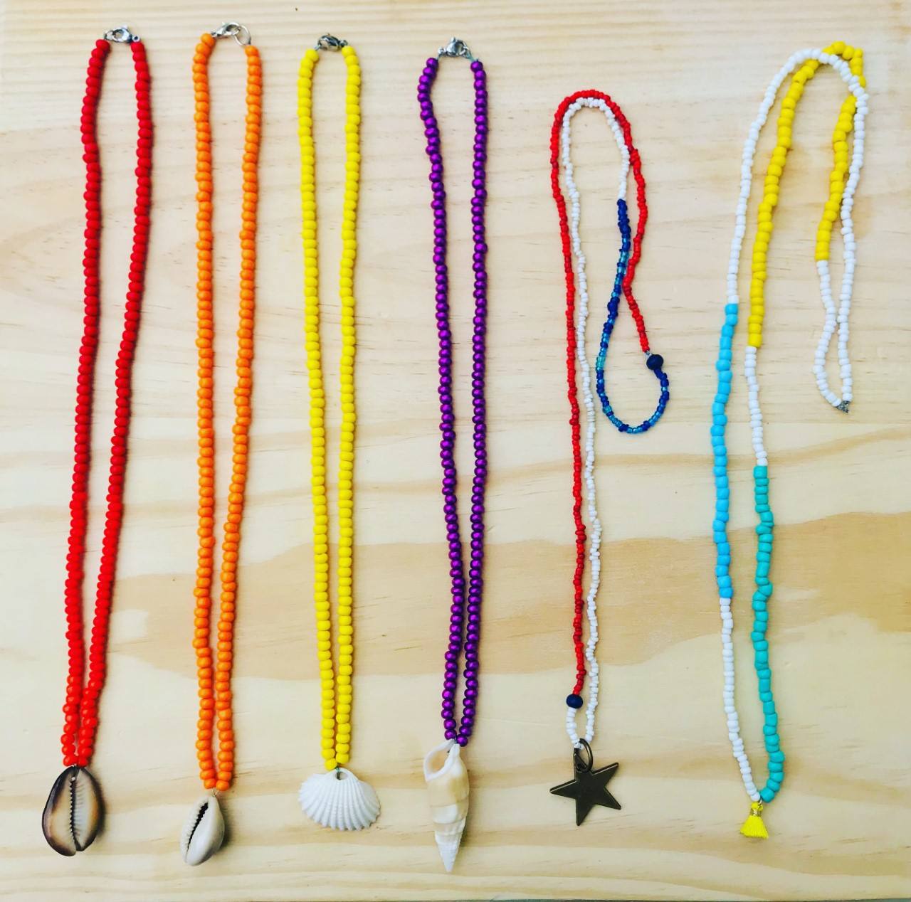 Fotos: La familia de Getxo que pasó de hacer collares y pulseras en la cuarentena a fundar su firma de bisutería