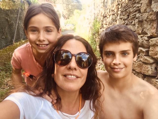 Fotos: La familia de Getxo que pasó de hacer collares y pulseras en la cuarentena a fundar su firma de bisutería