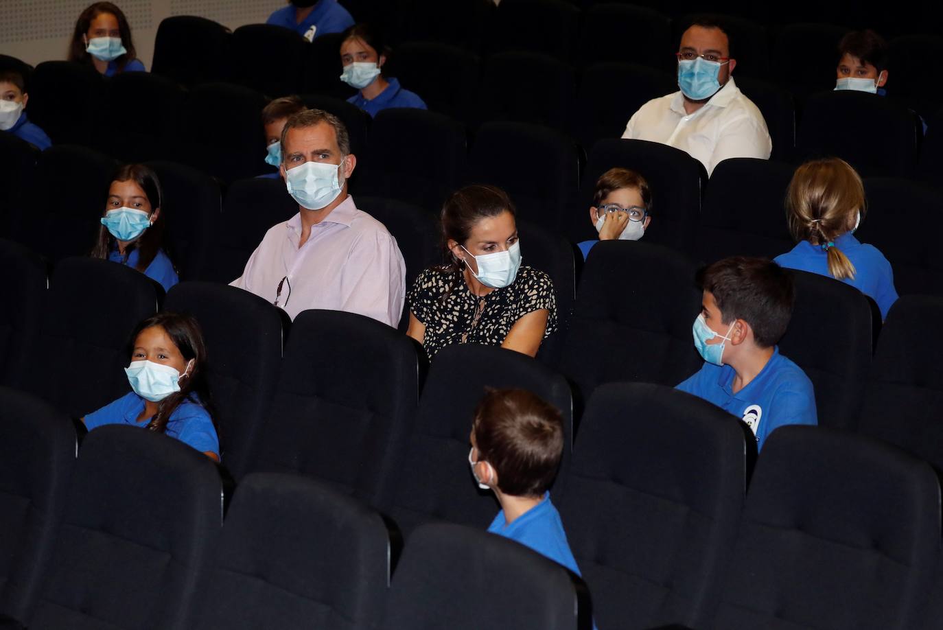 Fotos: Letizia finaliza su gira en Asturias con un vestido de estreno &#039;low cost&#039;