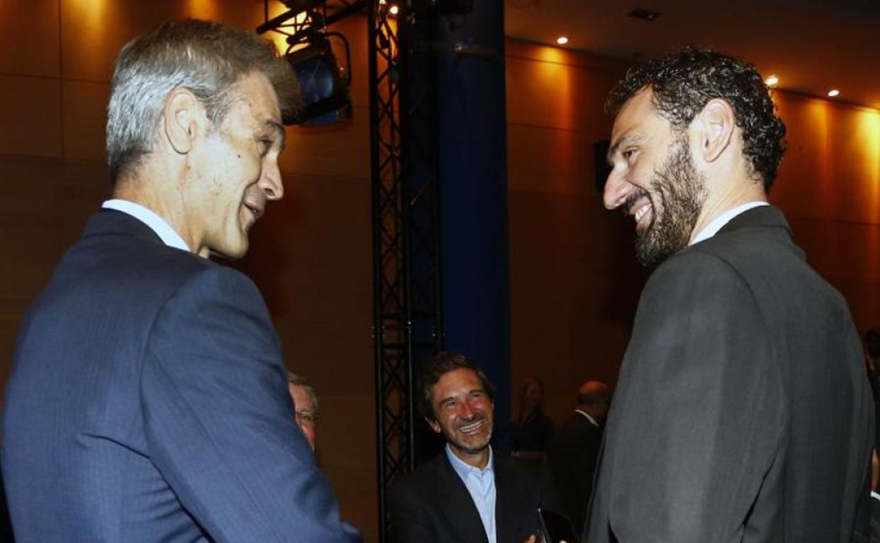 Antonio Martín, presidente de la ACB, y Jorge Garbajosa, de la Federación. 