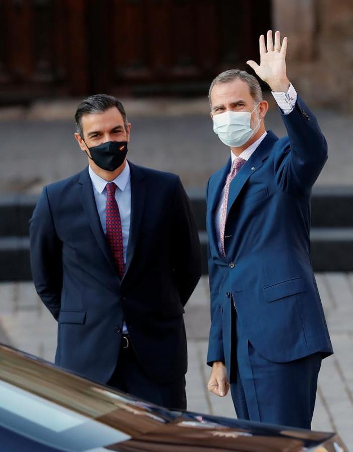 El rey Felipe VI y el presidente del Gobierno, Pedro Sánchez