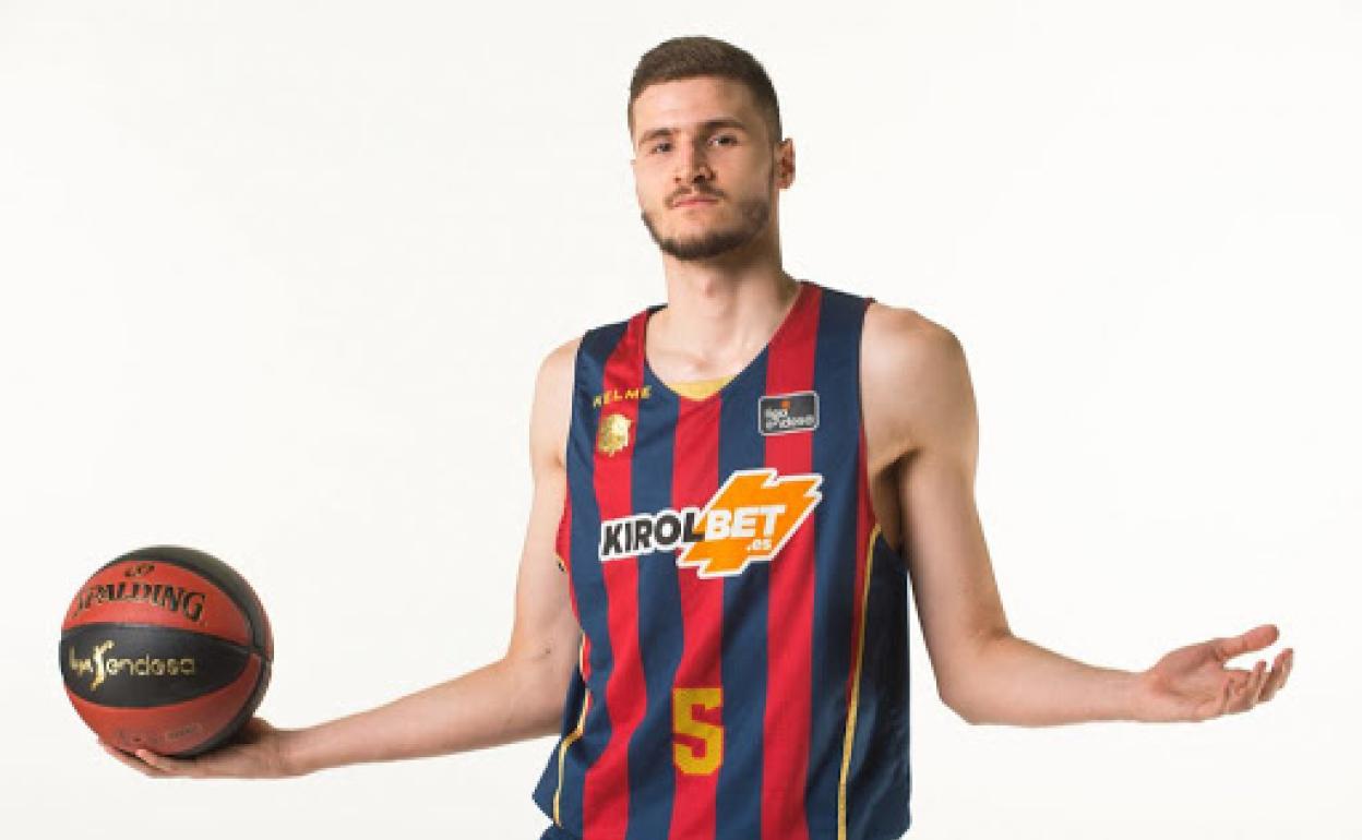 Miguel González jugará cedido en el Real Canoe de LEB Oro