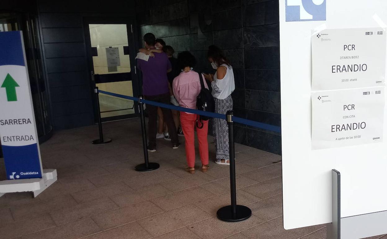 Acceso especial para las pruebas PCR en hospital de Urduliz.