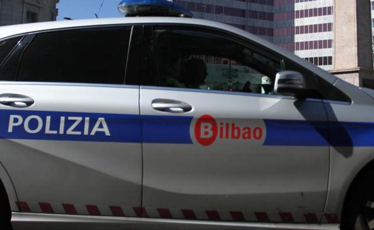 La Policía Municipal de Bilbao pide testigos de un accidente de tráfico en Santutxu