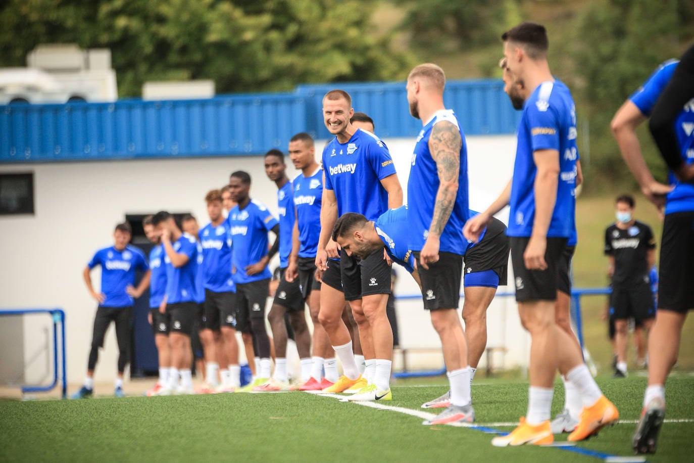 Machín ha dirigido el primer entrenamiento del Alavés en Ibaia. 
