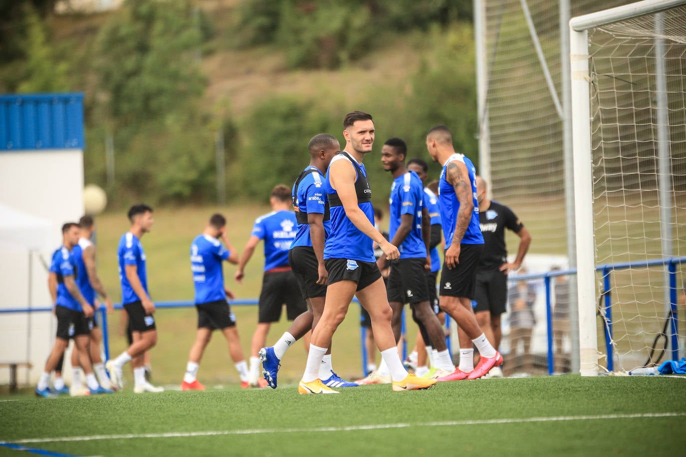 Machín ha dirigido el primer entrenamiento del Alavés en Ibaia. 