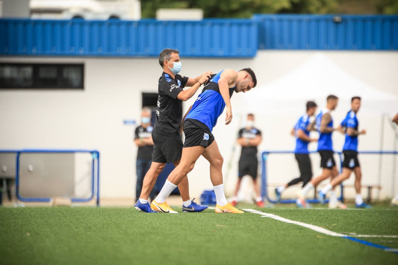 Machín ha dirigido el primer entrenamiento del Alavés en Ibaia. 