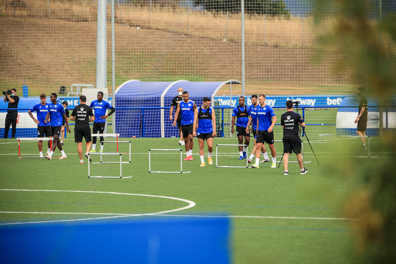 Machín ha dirigido el primer entrenamiento del Alavés en Ibaia. 