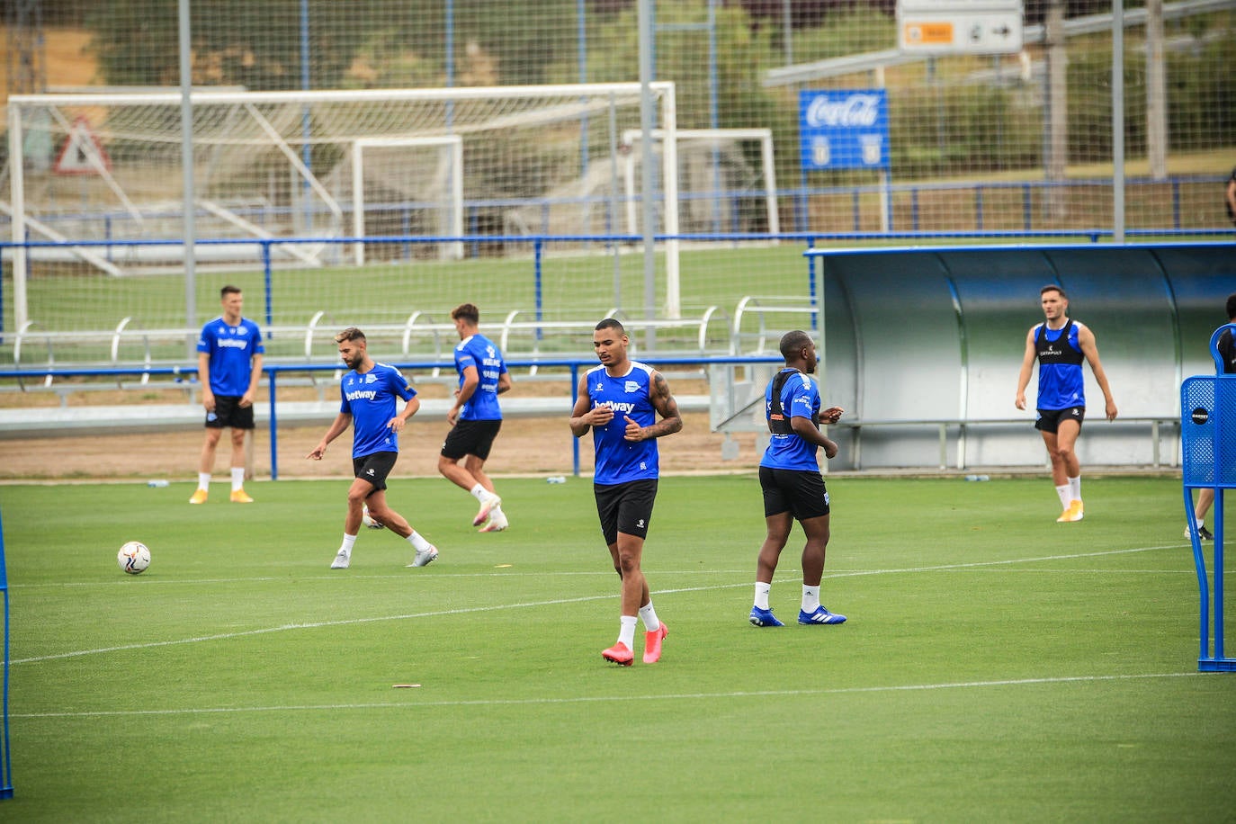 Machín ha dirigido el primer entrenamiento del Alavés en Ibaia. 
