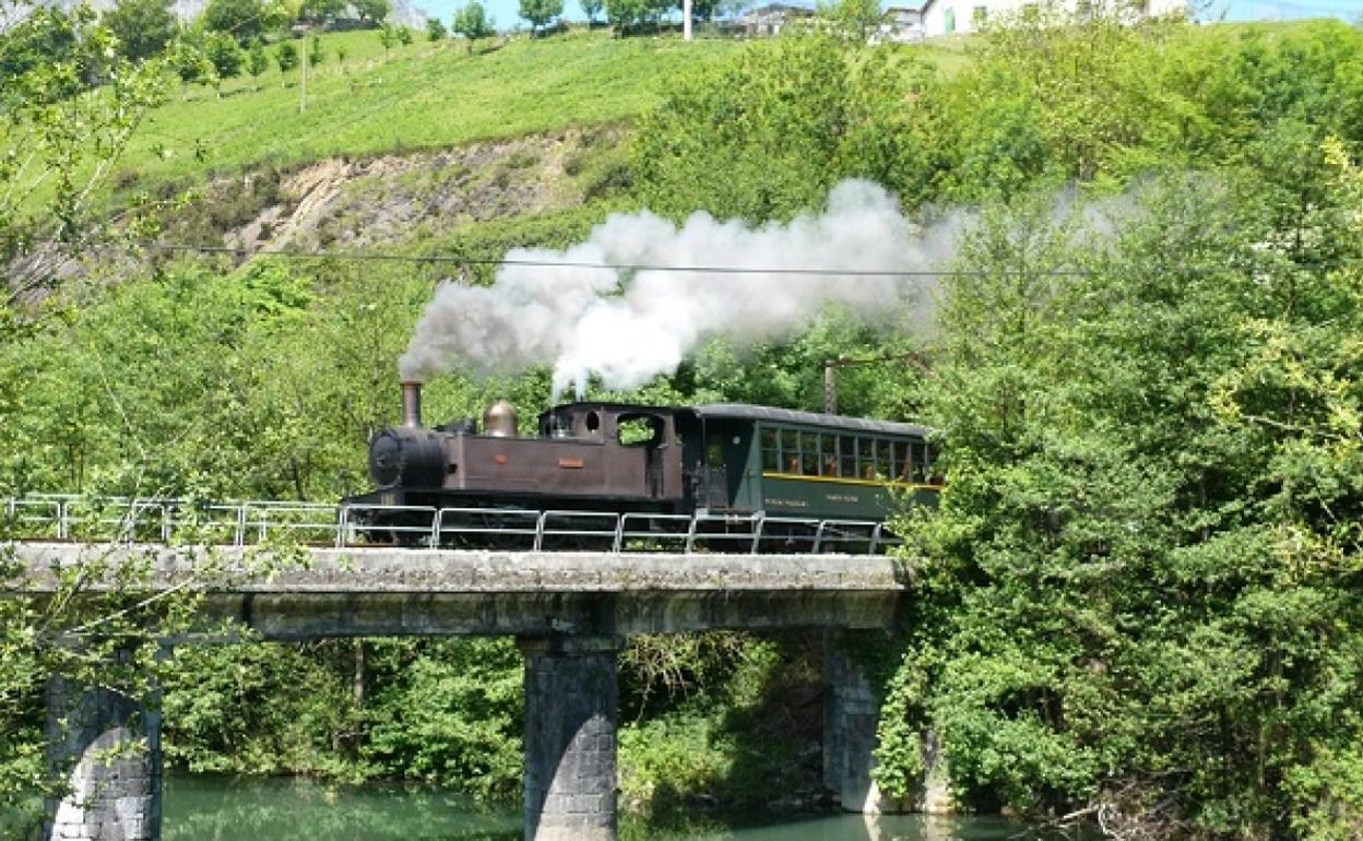  Bertan antzinako trenak ikuskatzeaz gain, lurun makina ezagutzeko aukera izango dute 