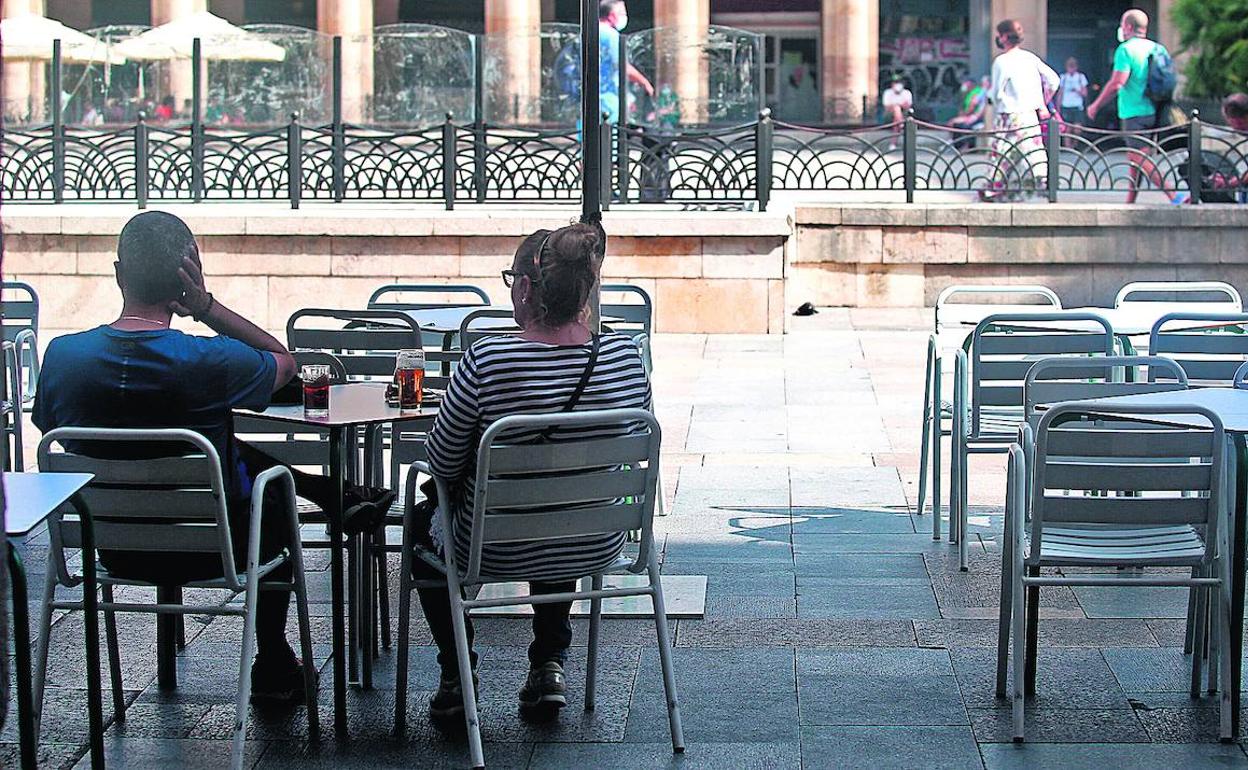 Los clientes de bares y restaurantes no podrán fumar en sus terrazas.