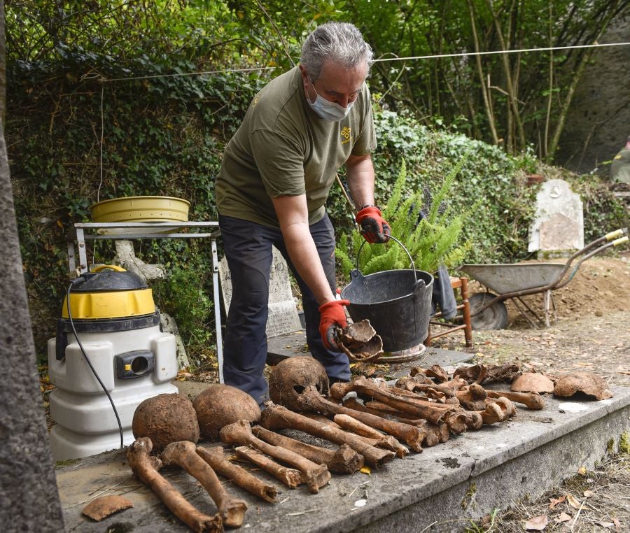 Fotos: Aranzadi localiza los restos del gigante de Altzo