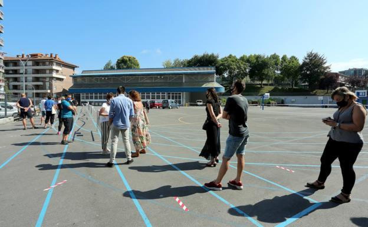 Azpeitia confirma 47 positivos más en el foco detectado en el Casco Viejo