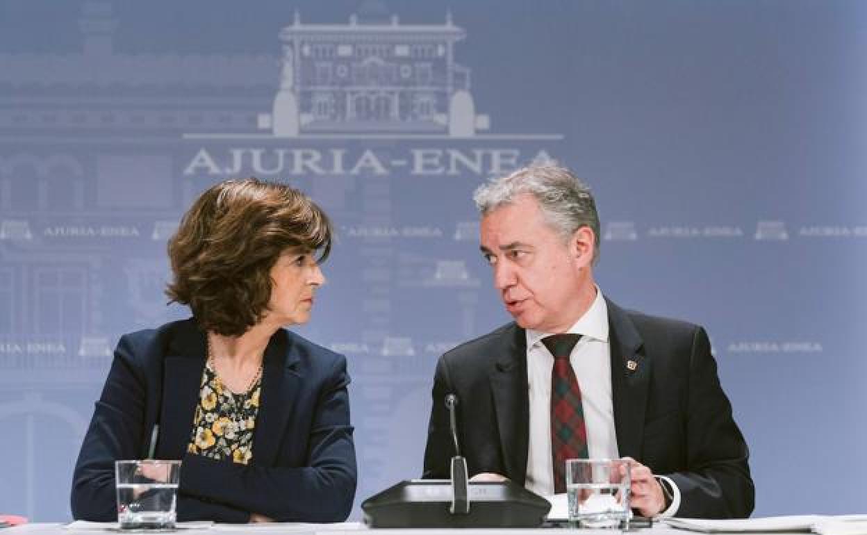 La consejera Salud, Nekane Murga, y el lehendakari, Iñigo Urkullu. 