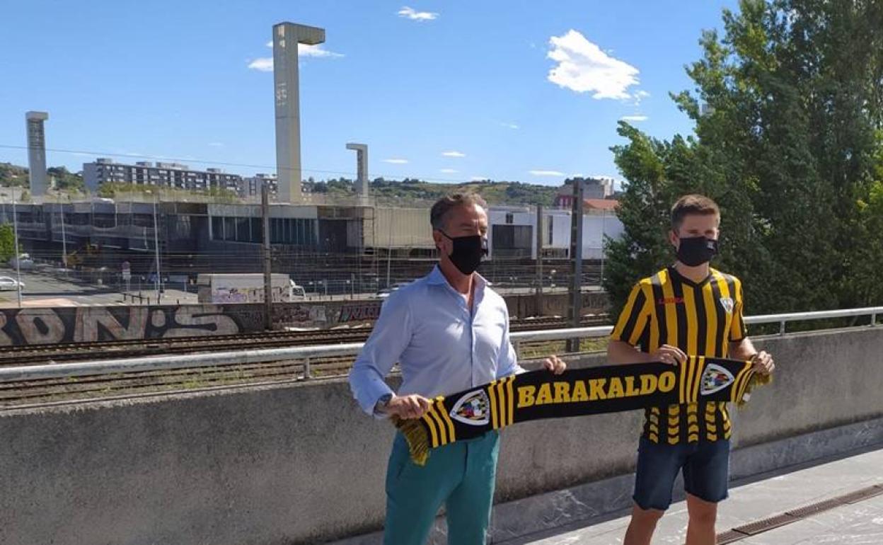 Urkiza en su presentación con el Barakaldo C.F.