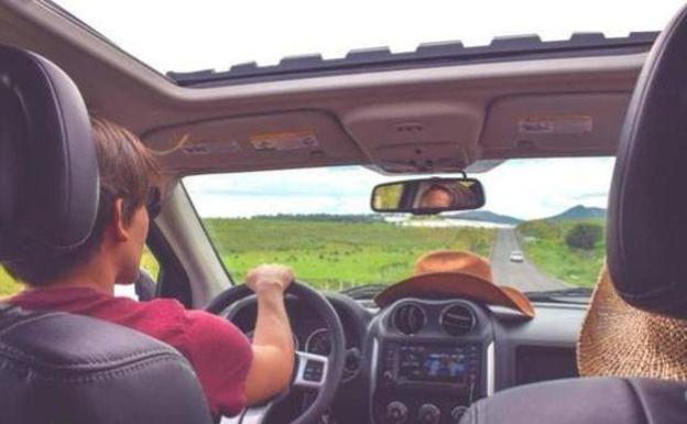 Los accesorios más originales para viajar en coche este verano