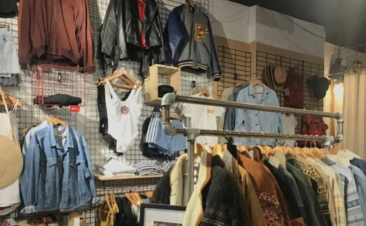 Adiós a la tienda de Arizona Vintage en Bilbao, el de la ropa segunda creado dos jóvenes de la villa | El Correo