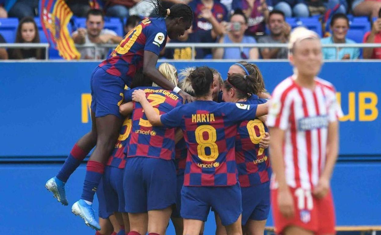 Jugadoras del Barça celebrando un gol ante el Atlético el curso pasado. 