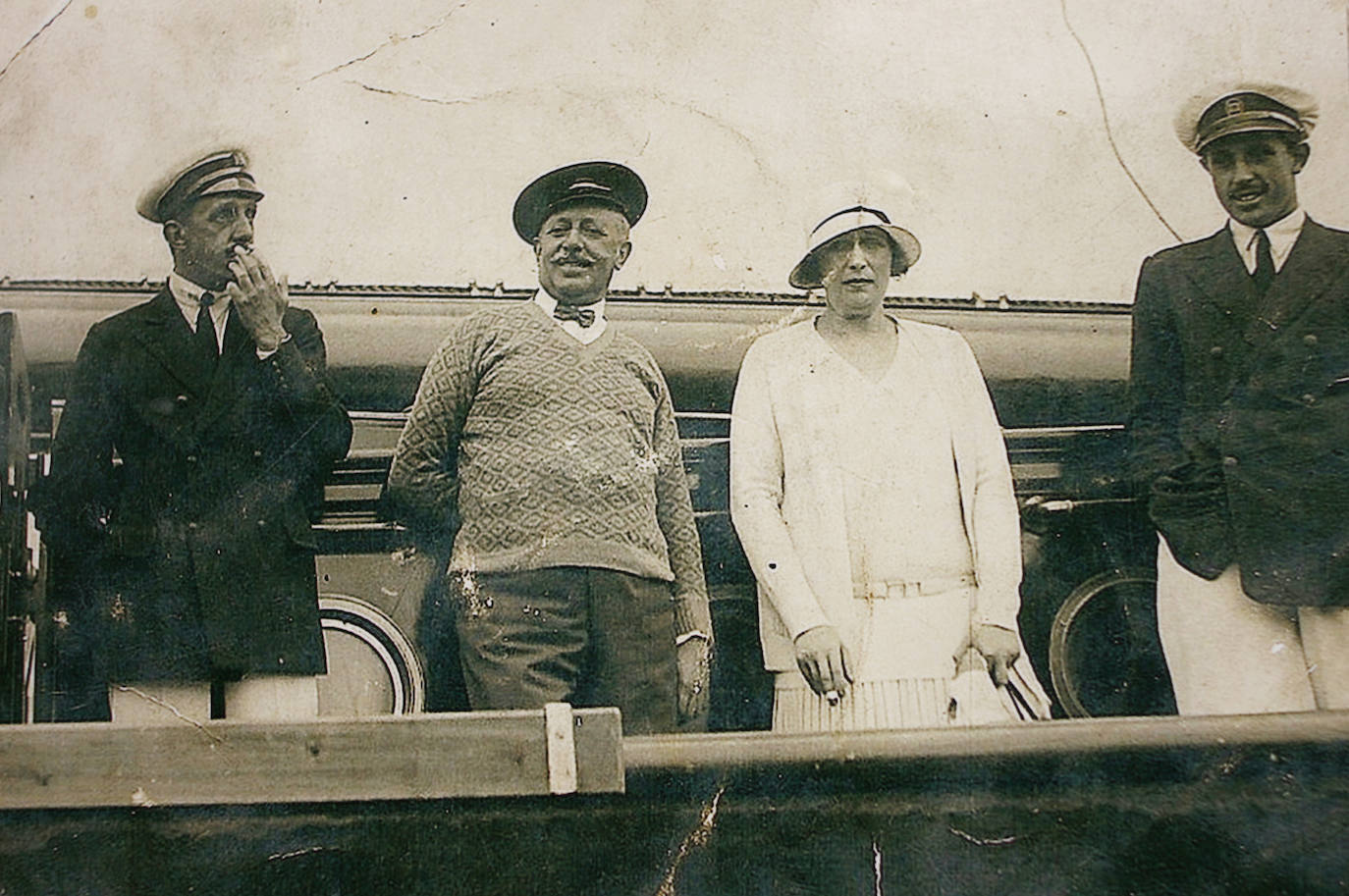 Imagen de Horacio Echevarrieta junto a los reyes en el barco Maria Carmen