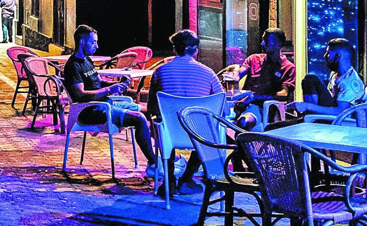 Los pubs y discotecas no pueden trabajar desde el miércoles. 