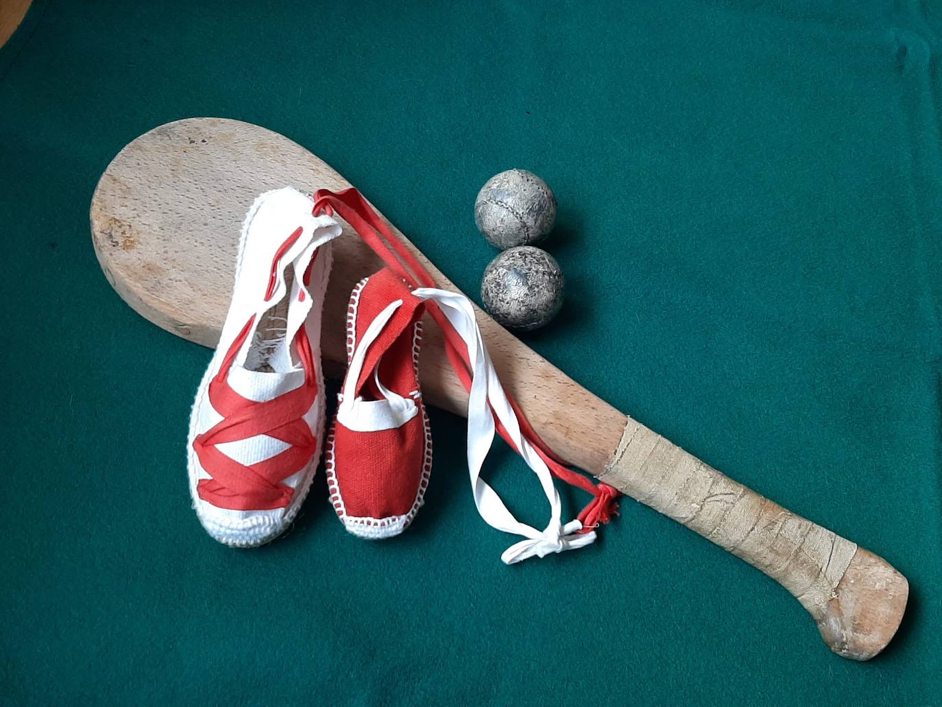 Fotos: La especial tienda de Milagros en el Casco Viejo con más de 1.000 alpargatas