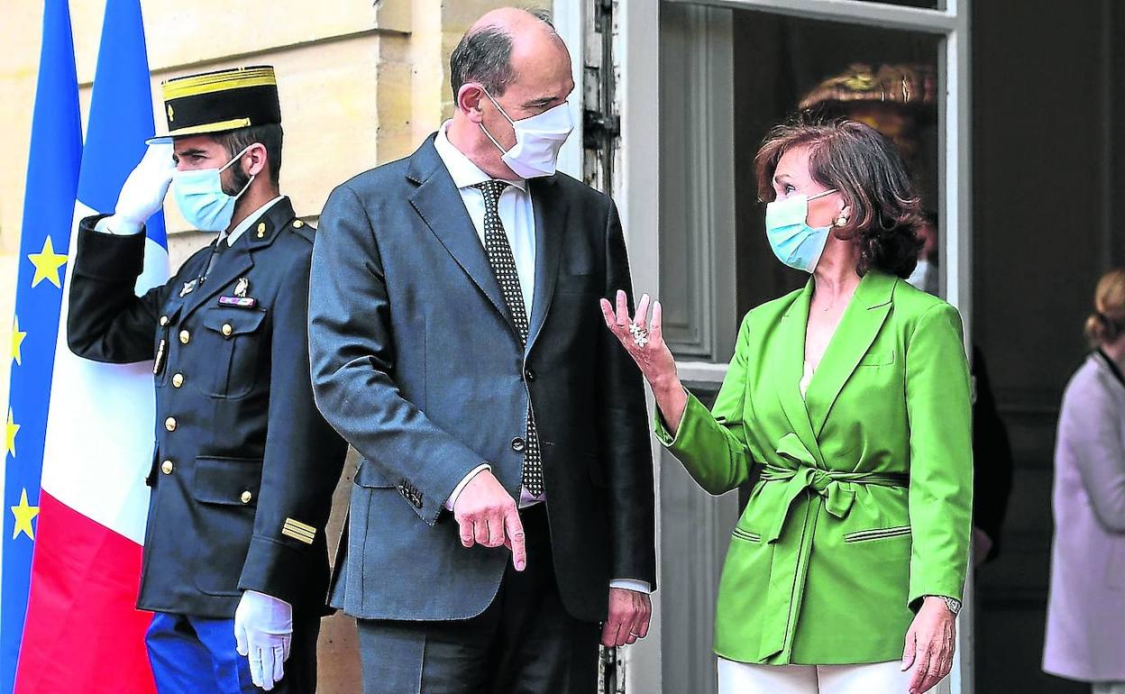 La vicepresidenta Carmen Calvo se reunió ayer en París con el primer ministro de Francia, Jean Castex. 