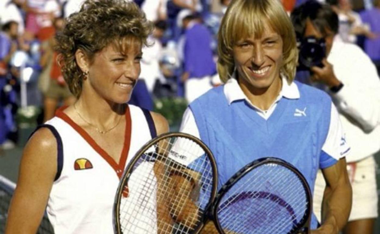 Chris Evert y Martina Navrátilová en uno de los numerosos duelos en los que se enfrentaron. 