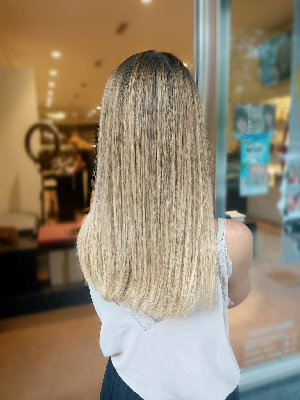 Los 'blunt bob' de las temporadas pasadas evolucionan a melenas más largas, por debajo de los hombros. Enmarcan el rostro y vienen mucho más desfiladas. Se mantienen rectas, con peso y no demasiado capeadas.