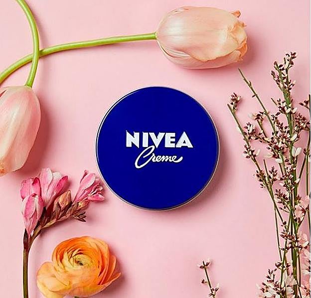 La famosa la crema Nivea, que luego se 'tuneaba' con mercromina.