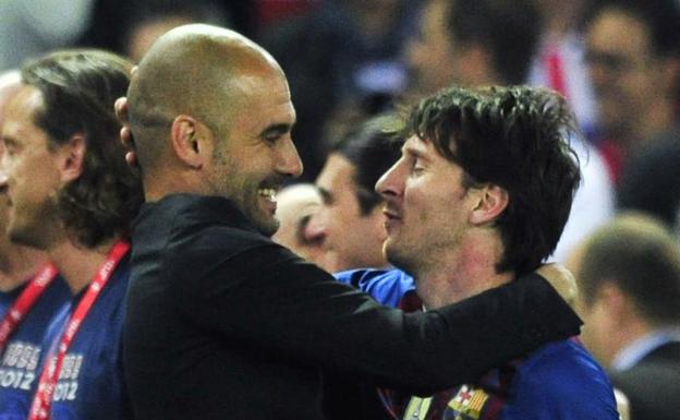 Pep Guardiola abraza a Leo Messi tras la conquista de la Copa de 2012. 