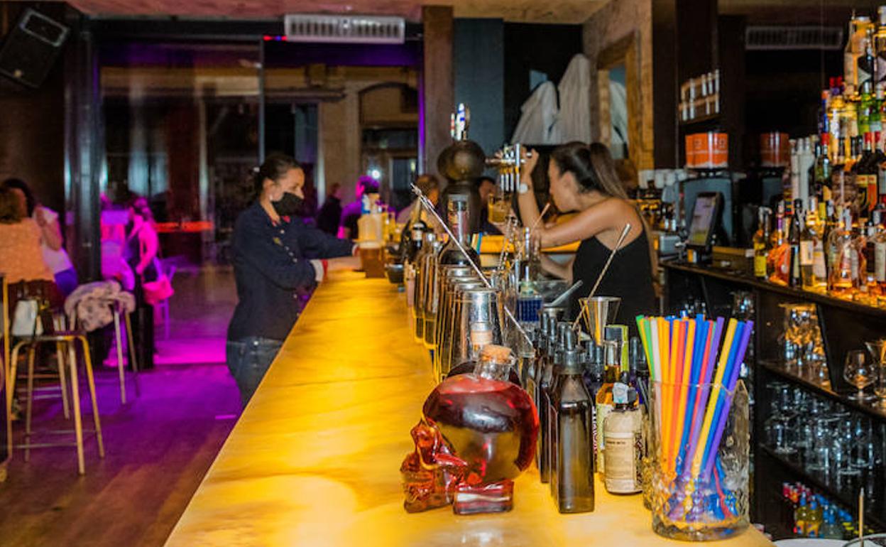 Vitoria permite que pubs y bares de copas abran de día como locales de hostelería