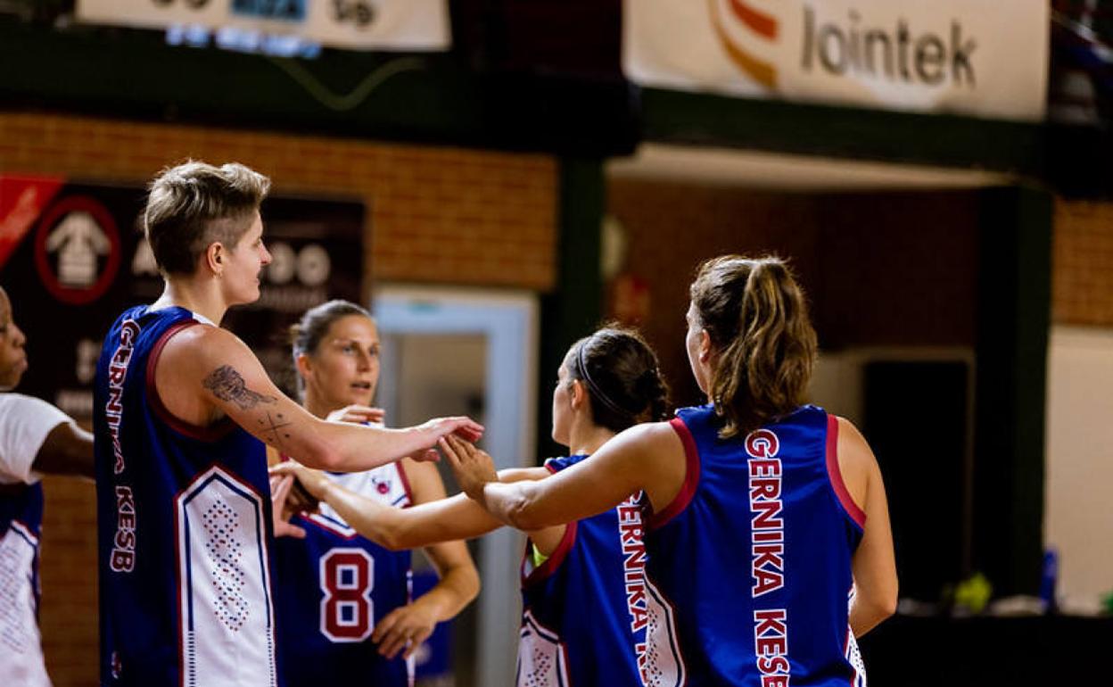 Jugadoras del conjunto vizcaíno en un entrenamiento en Maloste. 