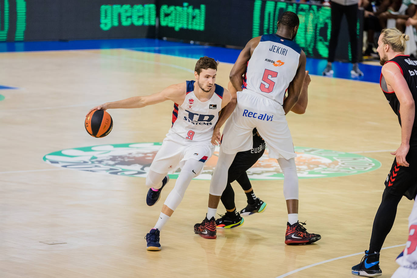 Fotos: Las mejores imágenes del Baskonia - Bilbao Basket de la Euskal Kopa