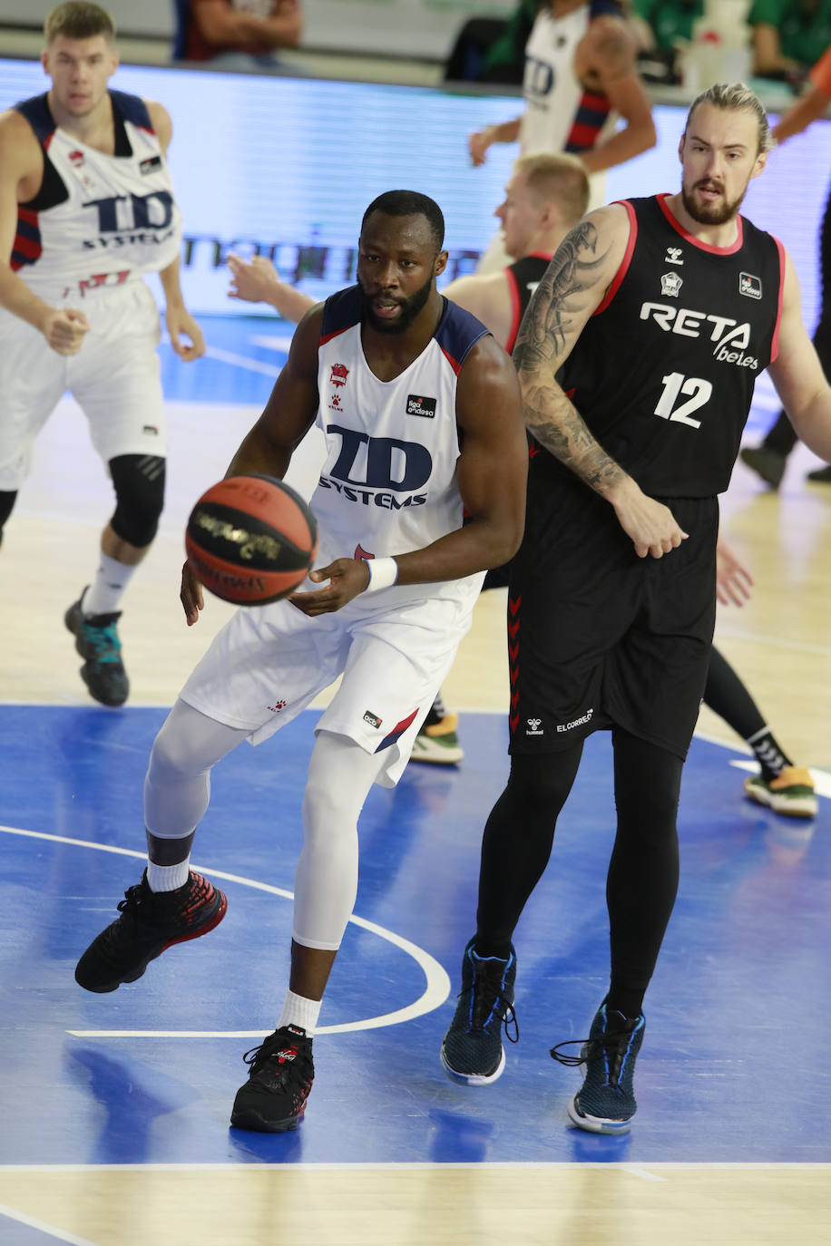 Fotos: Las mejores imágenes del Baskonia - Bilbao Basket de la Euskal Kopa