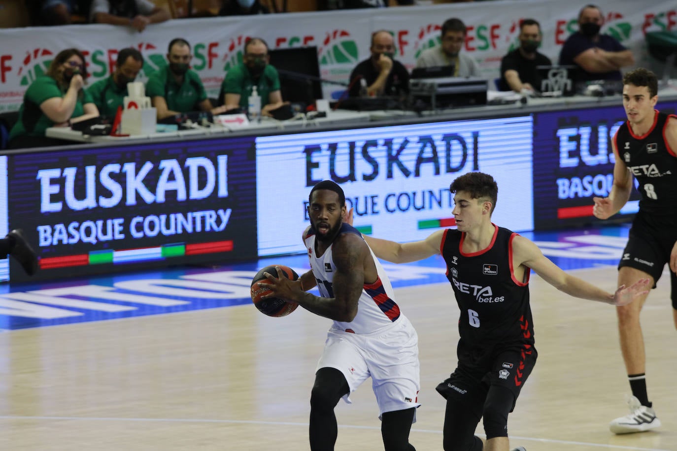 Fotos: Las mejores imágenes del Baskonia - Bilbao Basket de la Euskal Kopa