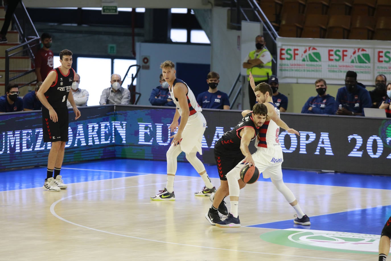 Fotos: Las mejores imágenes del Baskonia - Bilbao Basket de la Euskal Kopa