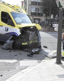 Imagen secundaria 2 - Un accidente entre una ambulancia y un coche en San Ignacio deja tres heridos leves