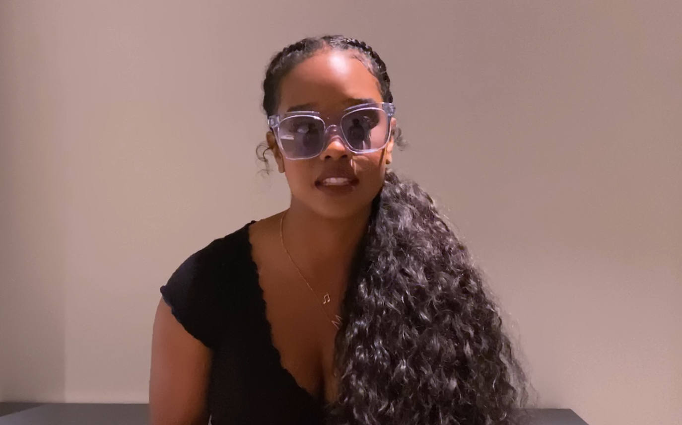 Gabriella Wilson recibe el premio a 'Mejor video' durante la ceremonia de entrega de los MTV Video Music Awards (VMA) 2020, en Nueva York (EE.UU)